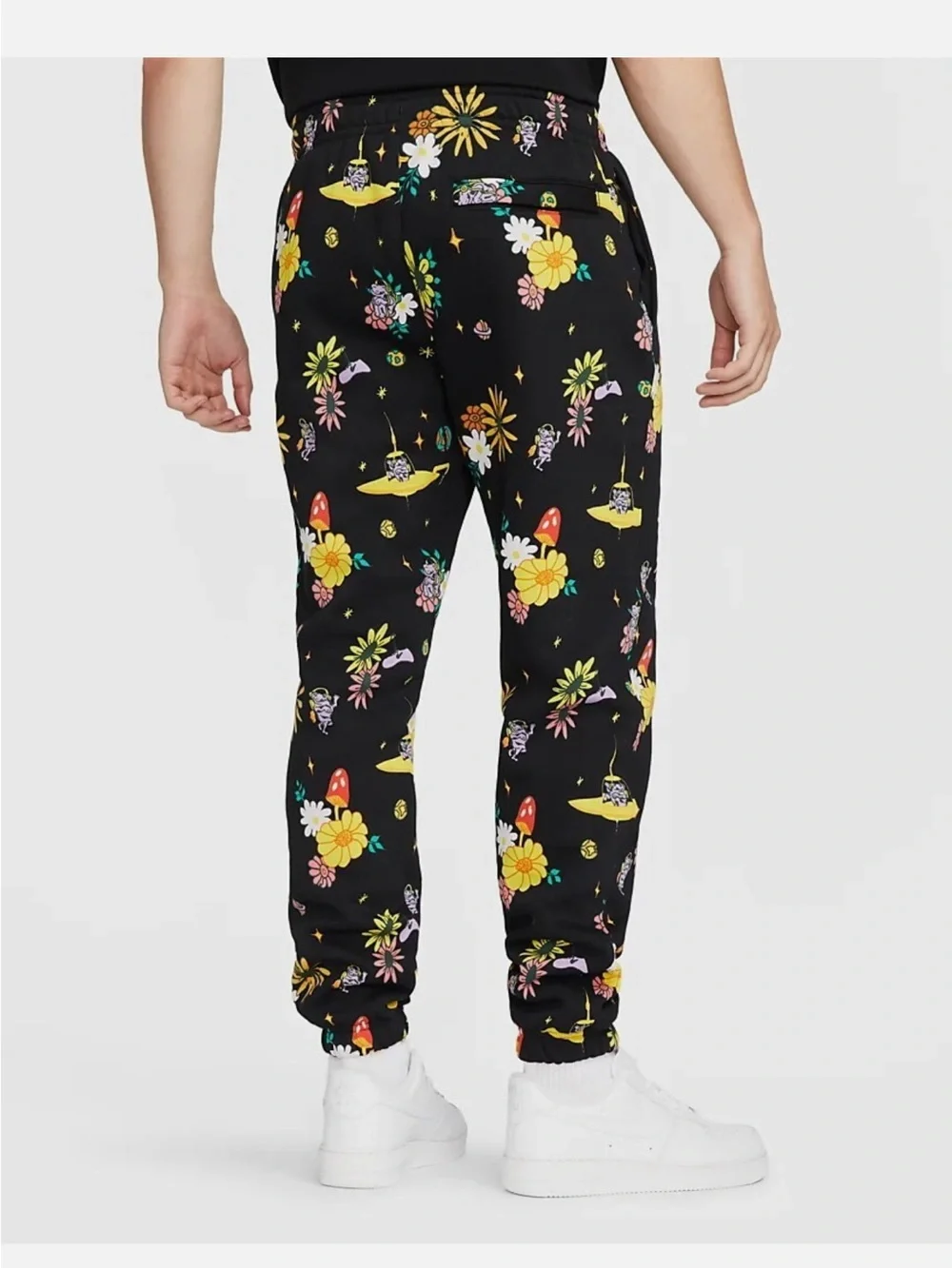NIKE Sportswear Club Sweatpants in Outer Space Print